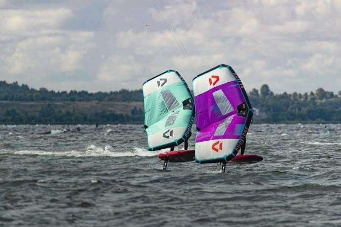 Profesjonalna kadra EASY SURF Chałupy zaprasza na zajęcia wingfoil