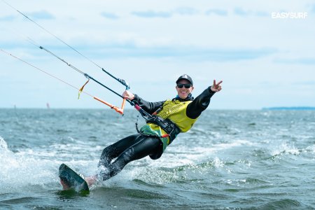 Kitesurfing